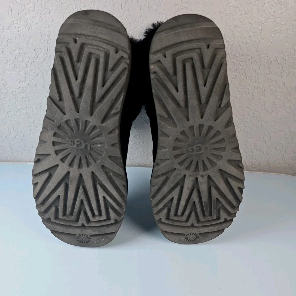 UGG Mini Karlie Brooch Black Suade Boots Size 8 Velvet & Swarovski Crystals Warm